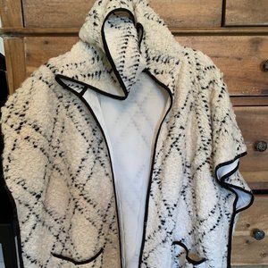 NWT Ulla Johnson White Boucle Tweed Cape / Poncho